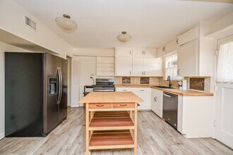 Building Photo - 2821 Eastgrove Ln