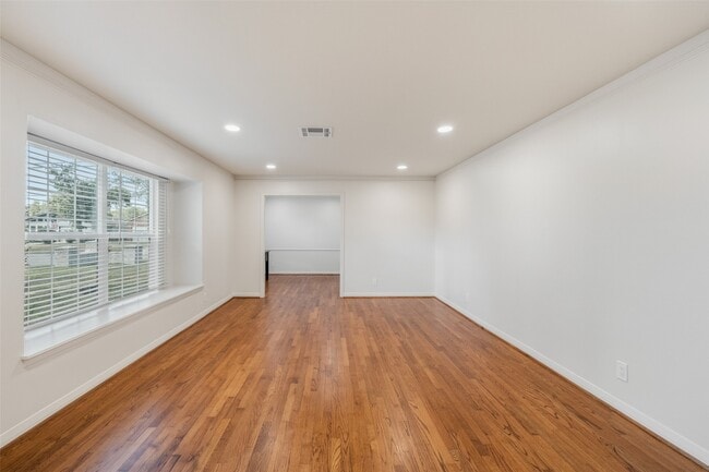 Building Photo - 10170 Hanka Dr