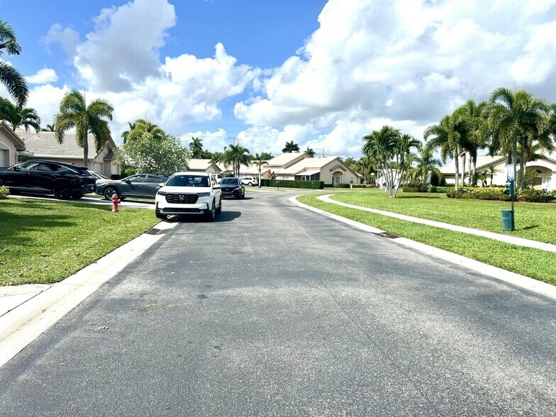 Building Photo - 10614 Lake Shore Dr