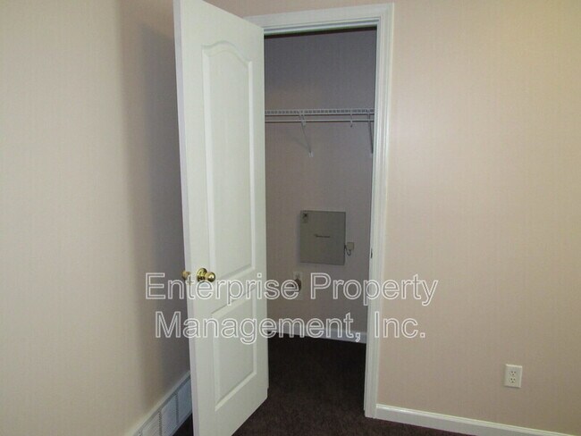 Building Photo - 9740 Riggin Dr