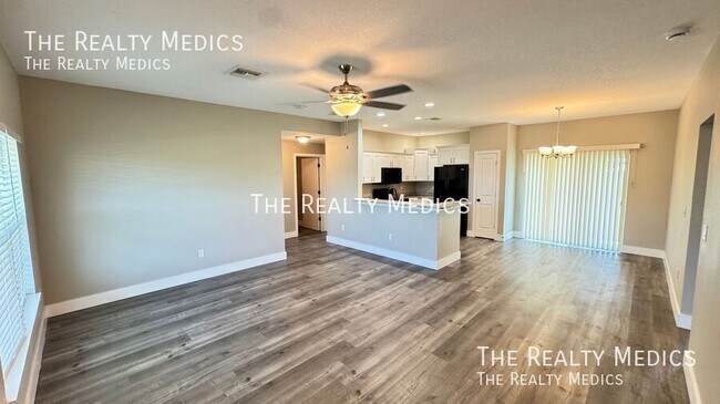 Building Photo - 8833 Hampshire Dr