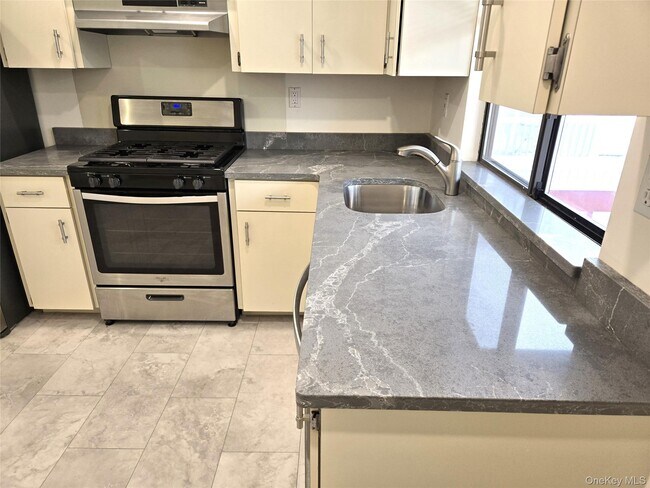 Building Photo - 90 Graywood Rd