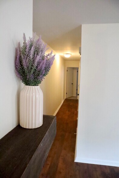 Hallway to bedrooms - 108 Cedar Grove Dr