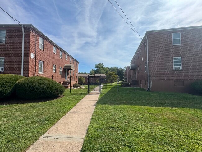 Building Photo - 762 New Britain Ave