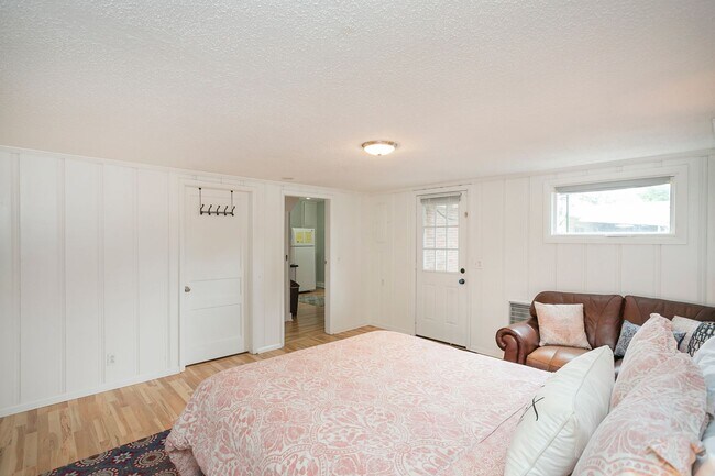 Building Photo - 3204 Wingate Ave