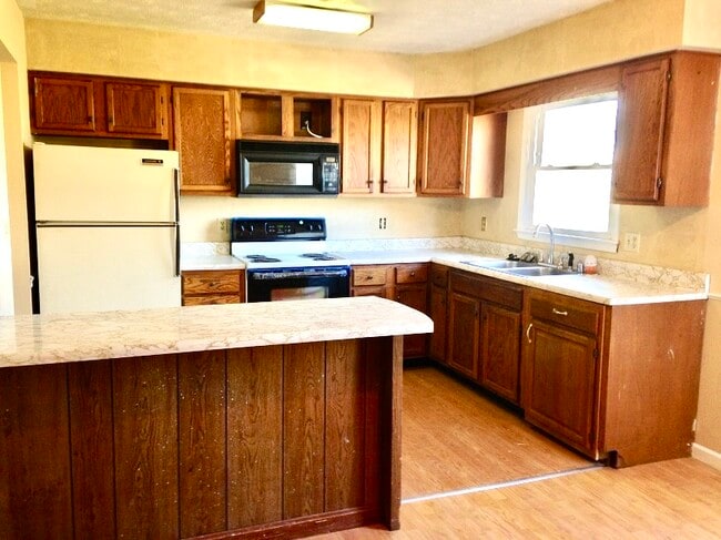 Building Photo - 109 Bolton Ave