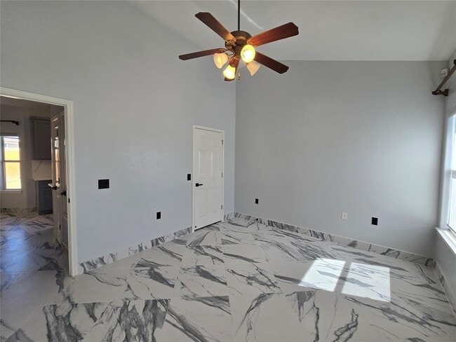 Building Photo - 7013 Marejada Dr