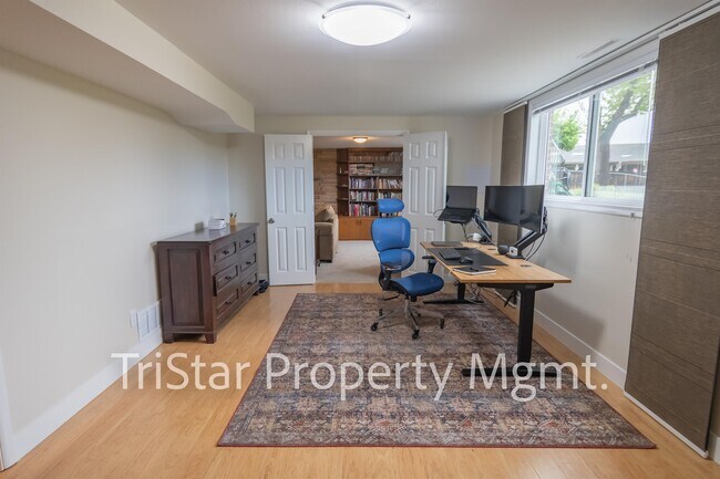 Building Photo - 207 Westcott Ave