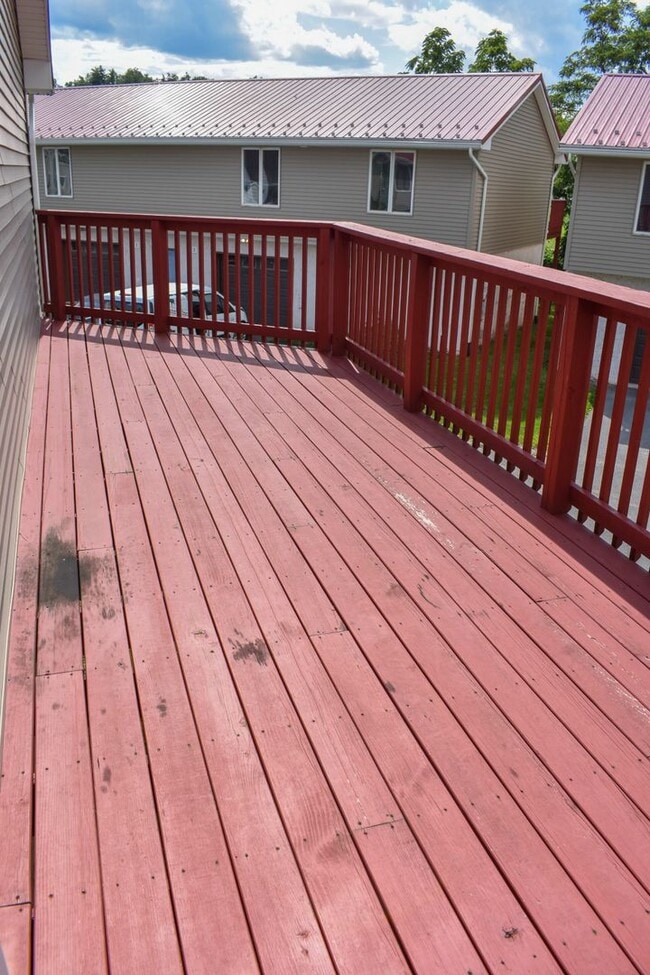 Building Photo - Second Floor - Two Bedroom with Garage in Jersey Shore