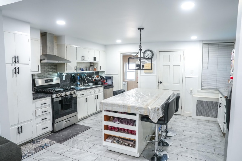 Building Photo - 134 Broadway