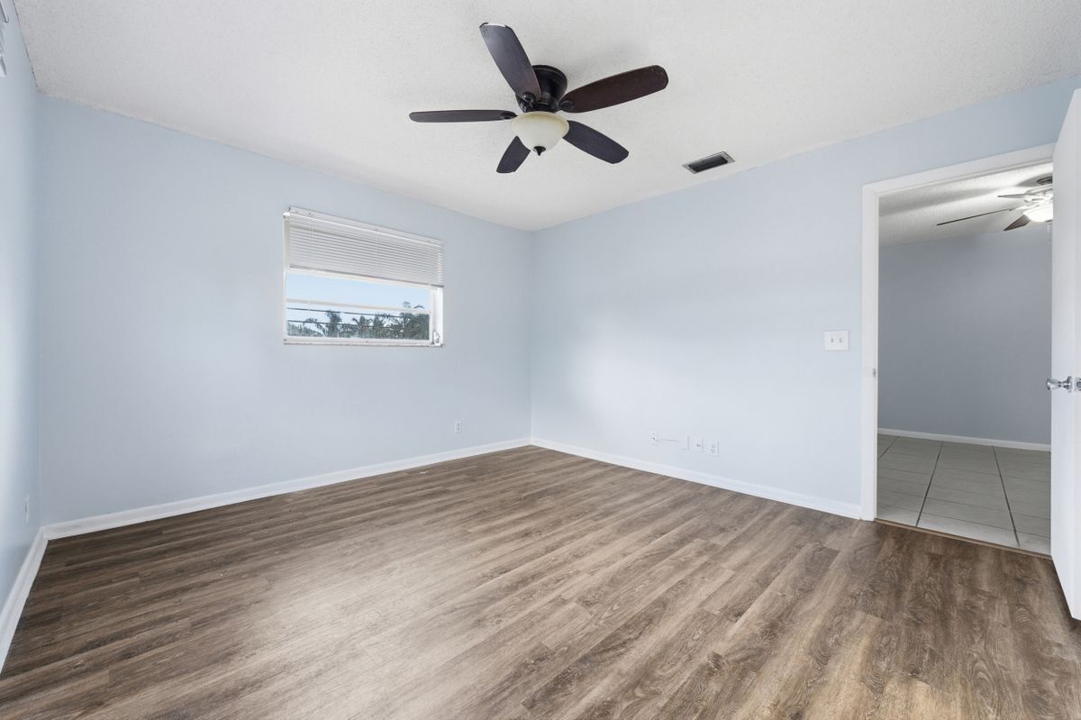 Building Photo - 410 W Palm St