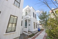 Building Photo - 11 Porters Ct