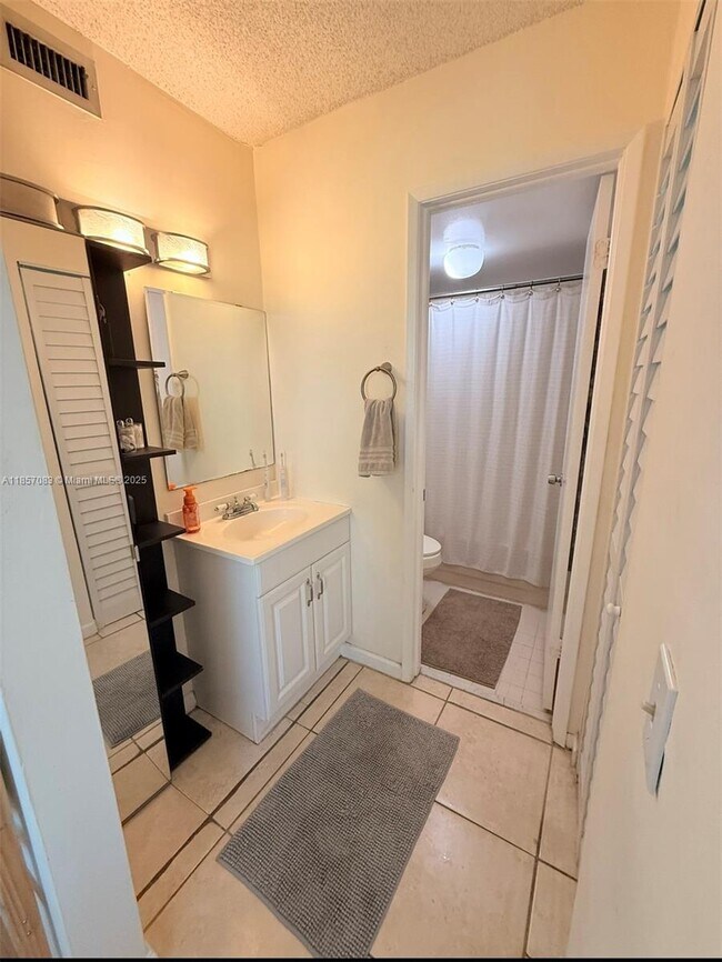 Building Photo - 8933 SW 123rd Ct