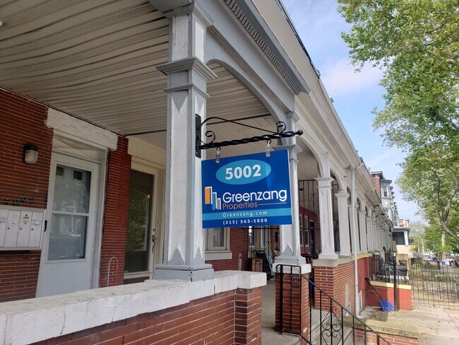 Building Photo - 5002 Walnut St