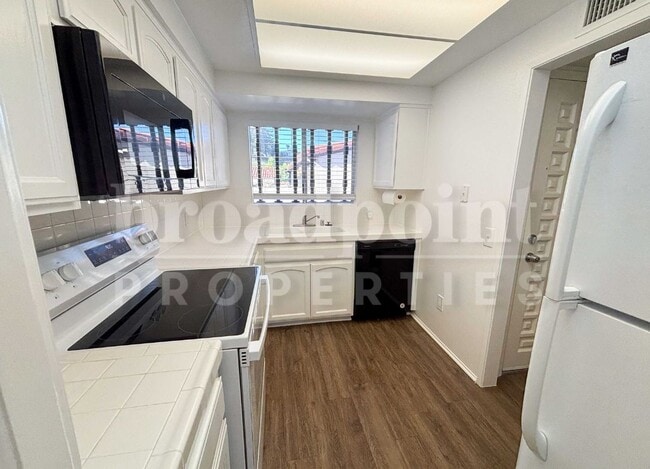 Building Photo - 12154 Rancho Bernardo Rd