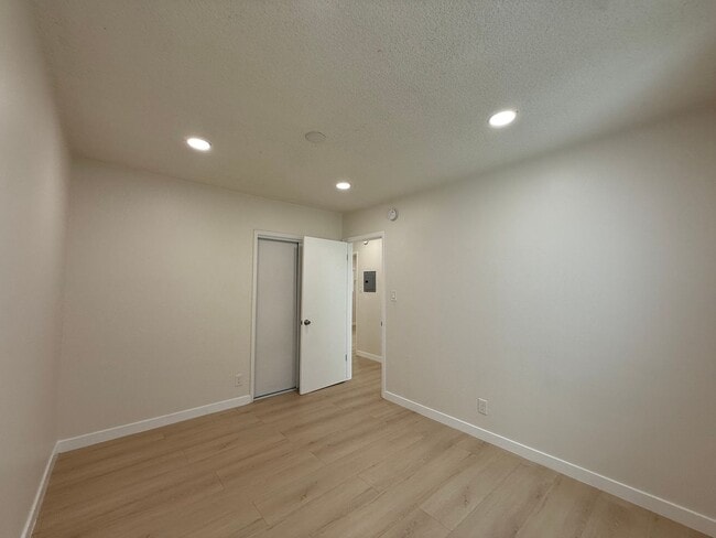 Building Photo - 2043 S Bedford St