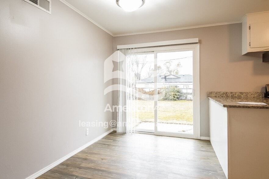 Building Photo - 104 S 108th E Ave