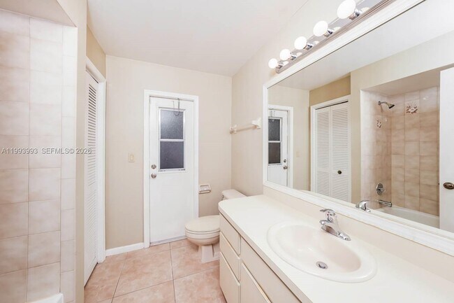 Building Photo - 845 Daffodil Dr