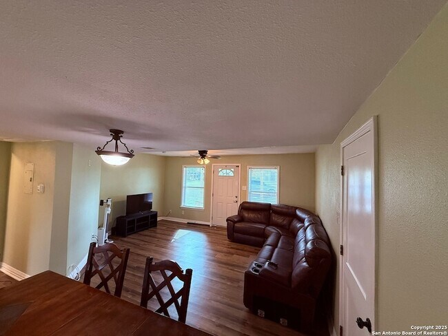 Building Photo - 1310 S 4th St