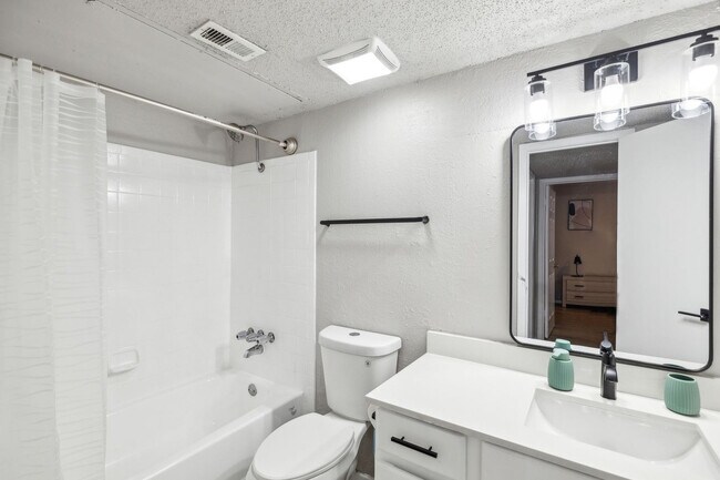 Building Photo - 2545 Thomason Cir