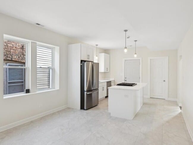 Building Photo - 5547 W Jackson Blvd