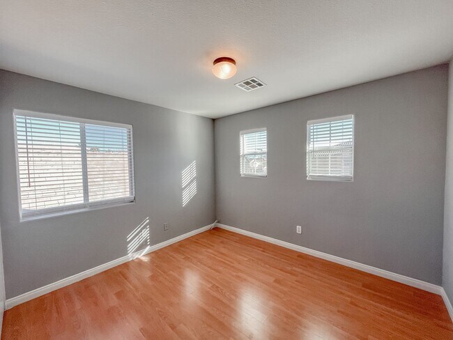 Building Photo - **$500 OFF MOVE IN BY 08/07/2026**Charming Two-Story Home In the Heart of Summerlin with Pool