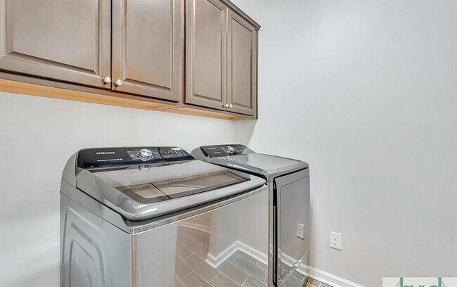 Building Photo - 365 Southwilde Way