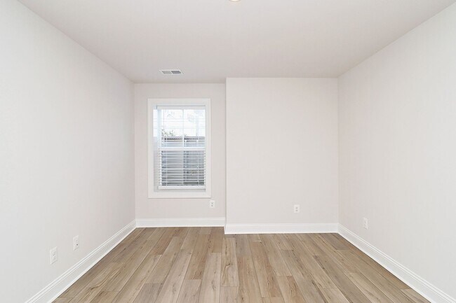 Building Photo - Pet-Friendly Glenbrook Apartment in Crozet