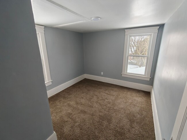 Building Photo - Newly Rehabbed 6-Bedroom, 3-Story Home with Off-Street Parking