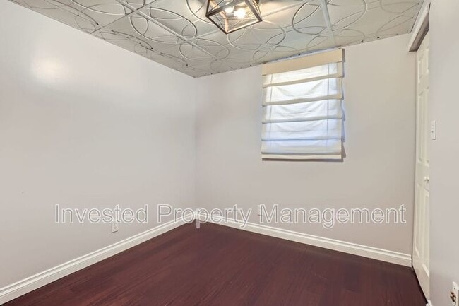 Building Photo - 3267 Ivanhoe St