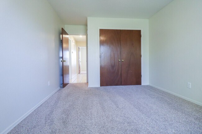 Building Photo - 2 Bed 1 Bath House in Claremore