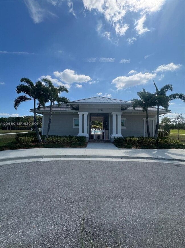 Building Photo - 12222 SW Myrtle Oak Dr