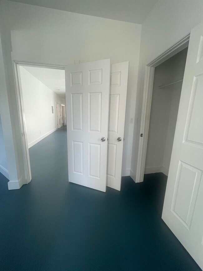 Building Photo - 18 Warner Ave