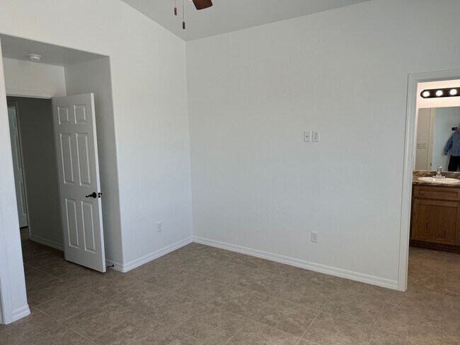 Building Photo - Newer 3 bedroom home with 2 car garage on a Fully Fenced Corner Lot