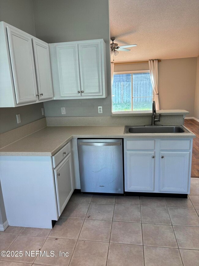 Building Photo - 916 Hyannis Port Dr