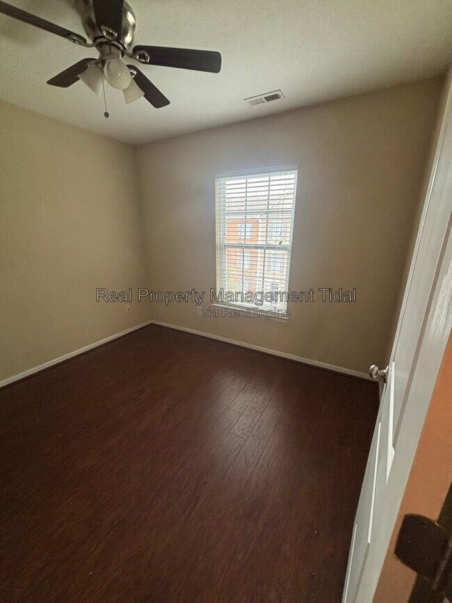 Building Photo - 257 Carnelian St