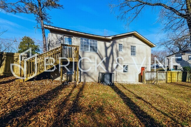 Building Photo - 3155 Sleepy Hollow Dr