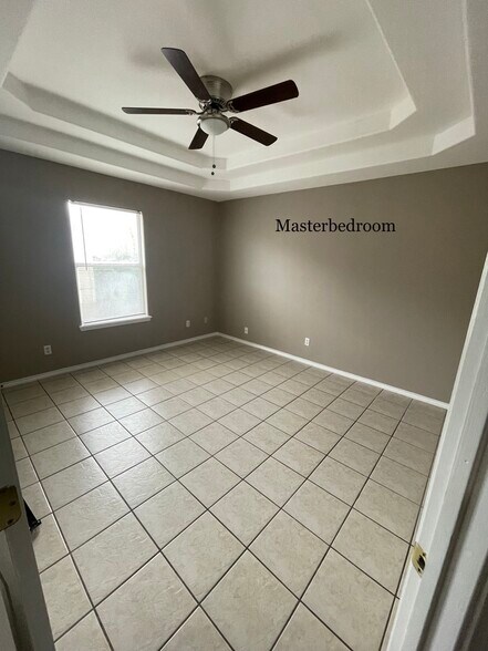 Building Photo - 717 Sonesta Dr