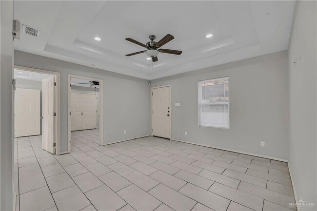 Building Photo - 706 Thompson Rd