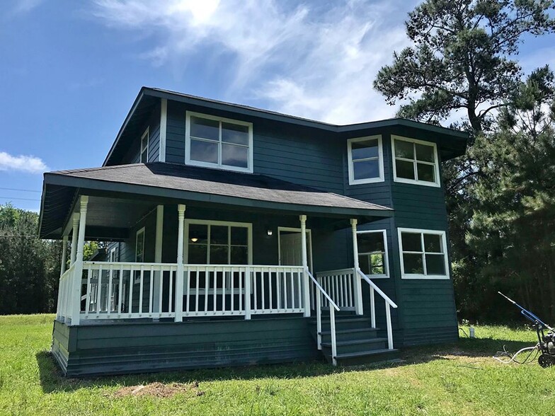 Beautiful 2 story with wrap around porch - 838 Lizzie Ln