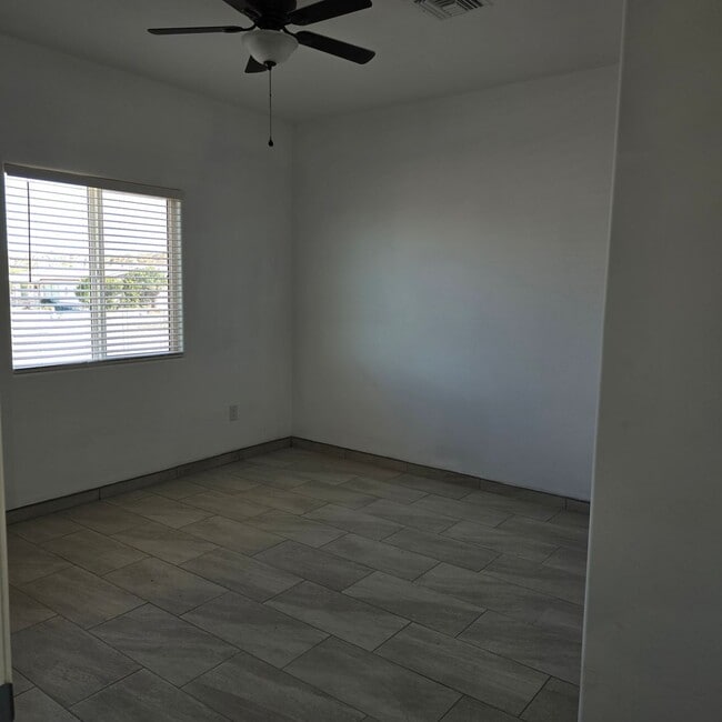 Building Photo - Fresh and Open!