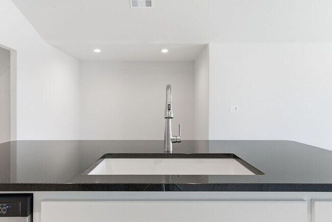 Building Photo - Spacious 4 Bed Home in Owasso – Open Living + Modern Kitchen