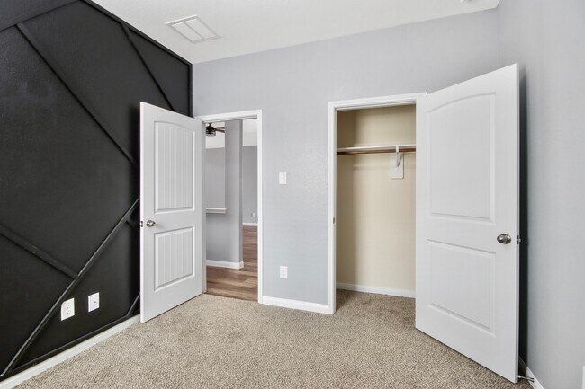 Building Photo - 2335 Spring Hollow Dr