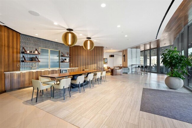 Building Photo - 501 West Ave