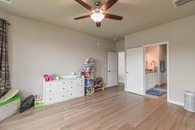 Building Photo - 3627 Lake Bend Shore Dr