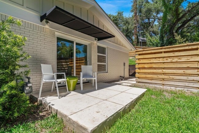 Building Photo - 5706 Highland Hills Cir