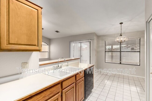 Building Photo - 16042 S 44th Pl