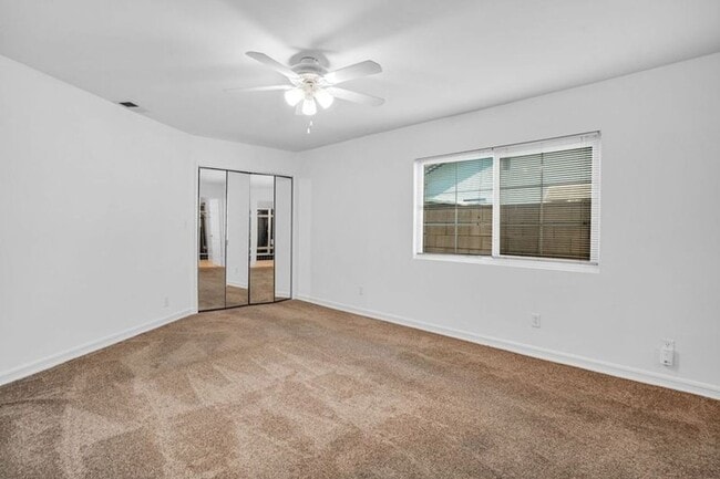 Building Photo - Stunning Northridge 4+2 Single Family House