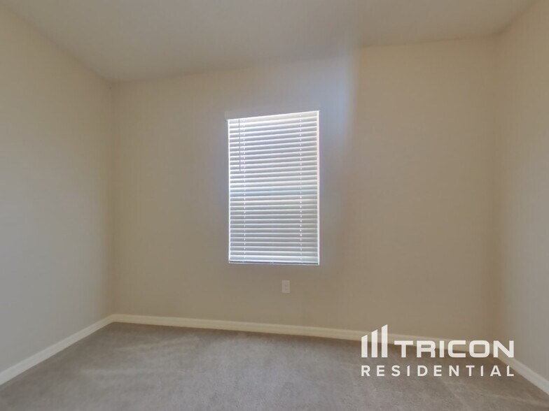 Building Photo - 27944 Arrowhead Cir