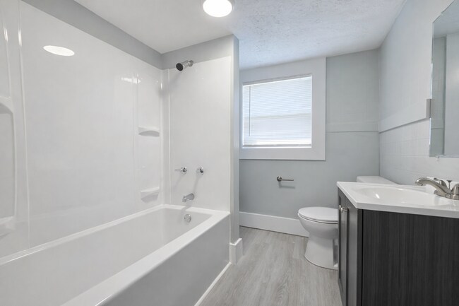 Building Photo - Remodeled two bedroom gem!